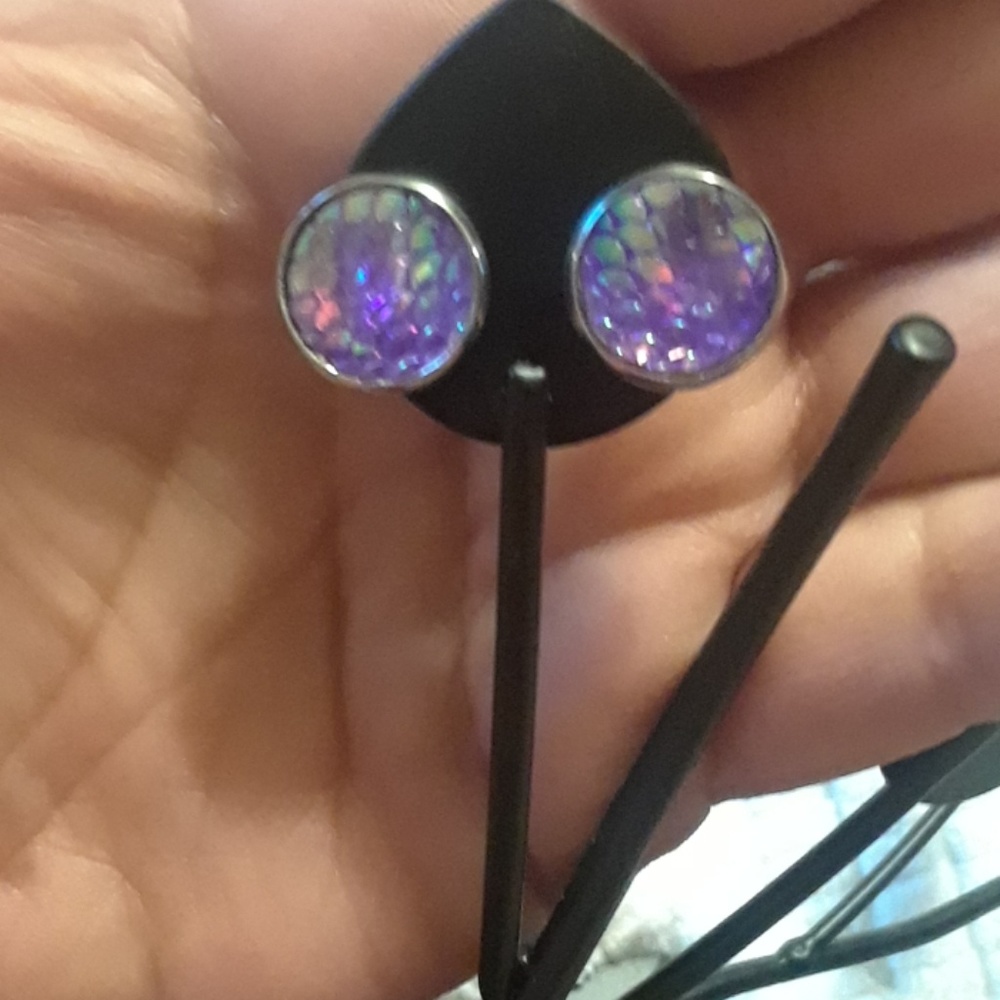 Post earrings